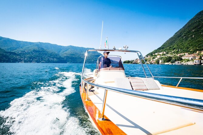 1H Private Cruise on a beautiful wooden speedboat on Lake Como - Cernobbio and its famous villas