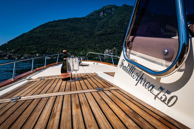 1H Private Cruise on a beautiful wooden speedboat on Lake Como - Laglio and the George Clooney connection
