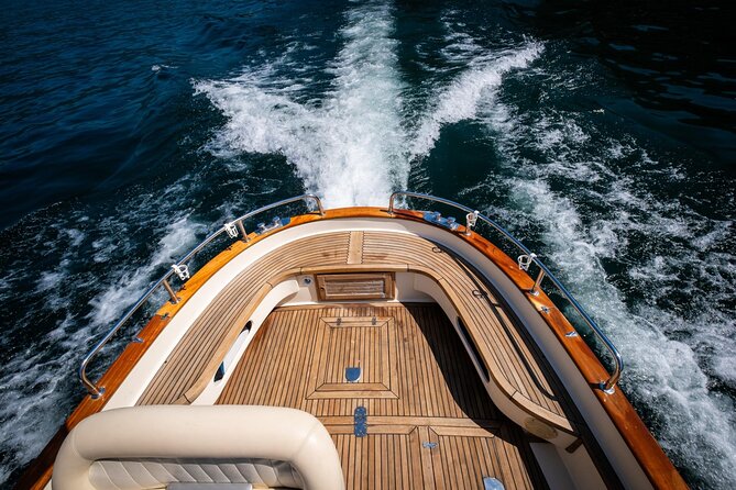 1H Private Cruise on a beautiful wooden speedboat on Lake Como - Torno, Blevio, and the return to Como