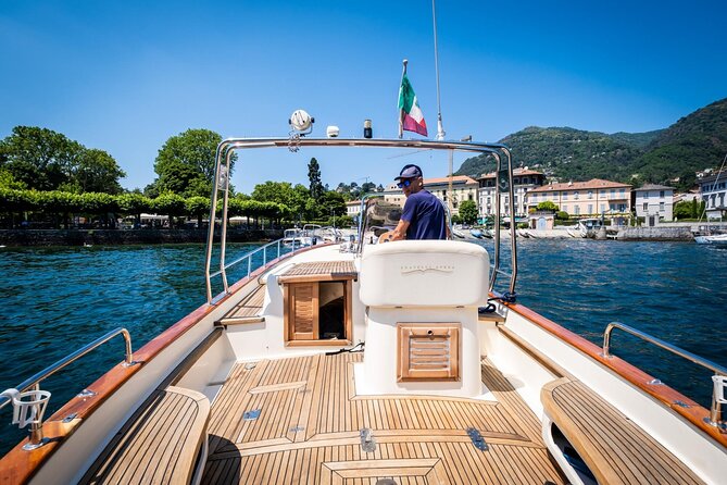 2H Private Cruise on a beautiful wooden speedboat on Lake Como - Cernobbio, Villa d’Este, and Villa Erba