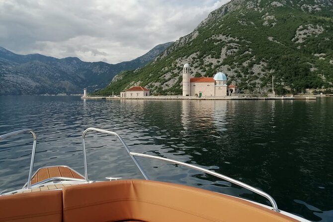 3 Hour Speed Boat Tour to Blue Cave with WiFi and Drinks - Drinks, music, WiFi, and the social mood