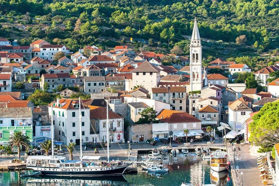 3 Islands Speedboat Tour: Golden Horn, Blue Lagoon & Jelsa - The return ride is part of the experience