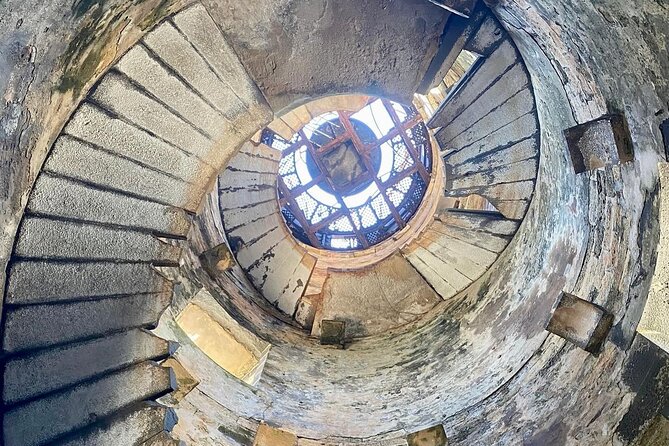 5 Islands Private Speedboat with Snorkeling Lunch and Drinks - The lighthouse ruins of Ile du Phare