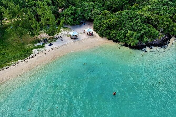 5 Islands Private Speedboat with Snorkeling Lunch and Drinks - Blue Bay Marine Park and the first reef stop