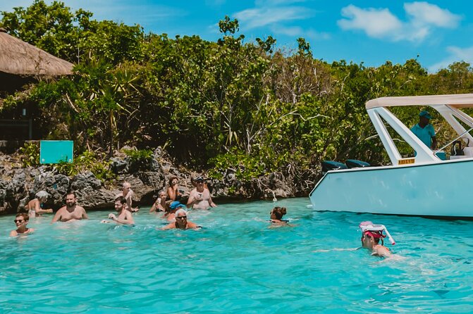 5 Islands Speedboat Cruise incl. Snorkeling in Blue Bay + Lunch at Ile aux Cerfs - Ile aux Cerfs sets the tone