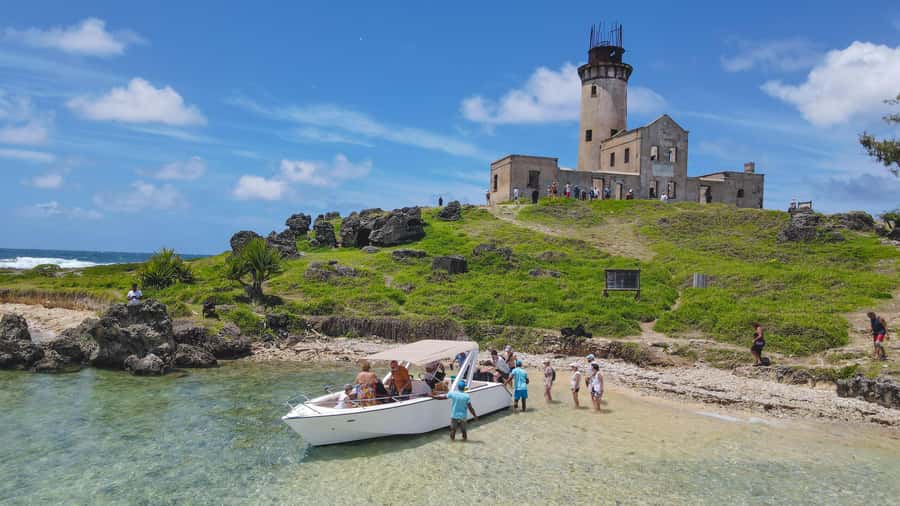 5 Islands Speedboat Cruise, Snorkeling + Lunch & Open Bar - Ile aux Fouqets and its lighthouse