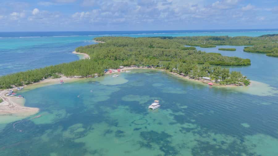 5 Islands Speedboat Cruise, Snorkeling + Lunch & Open Bar - Ile aux Aigrettes and Ilot Mergenie