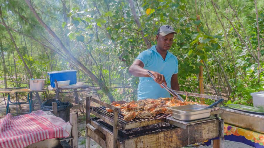 5 Islands Speedboat Cruise, Snorkeling + Lunch & Open Bar - Lunch, drinks, and what the $100 covers