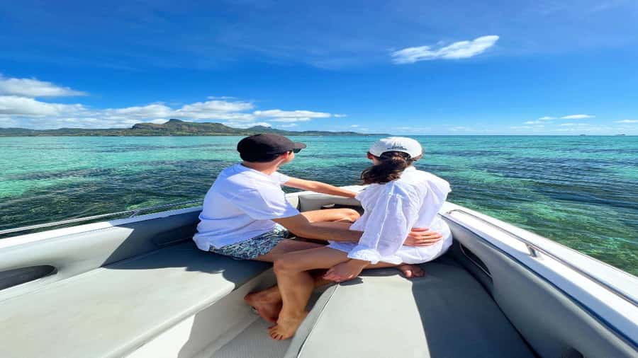 5 Islands Speedboat w/Snorkeling Sea Turtle + Lunch & Drinks - Ile aux Phares and Ile de La Passe