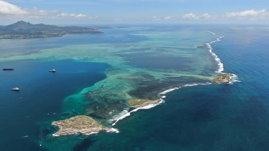 5 Islands Speedboat w/Snorkeling Sea Turtle + Lunch & Drinks - A beach lunch with Mauritian touches