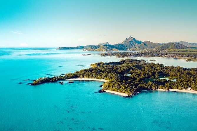 5 Islands Tour: NEW Private OCÉANE Speed Boat - Ile aux Fouqets and the lighthouse pass