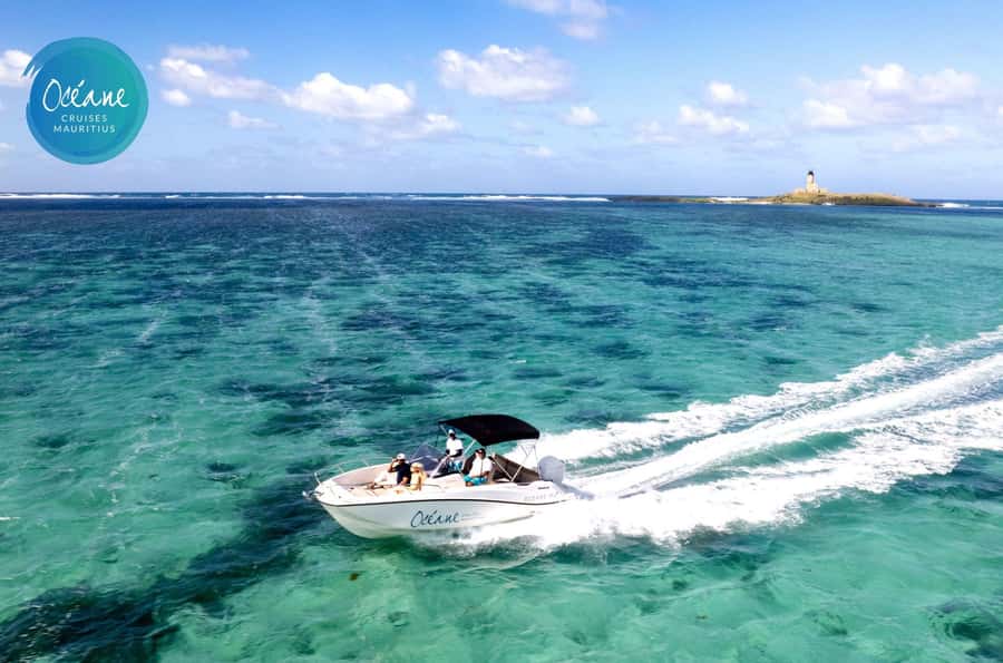 5 islands tour: New Private OCÉANE Speedboat - Ile aux Fouquets lighthouse and Ilot Flamants