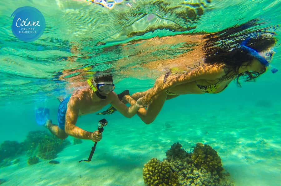 5 islands tour: New Private OCÉANE Speedboat - Lunch at La Flibuste and time at Ile aux Cerfs