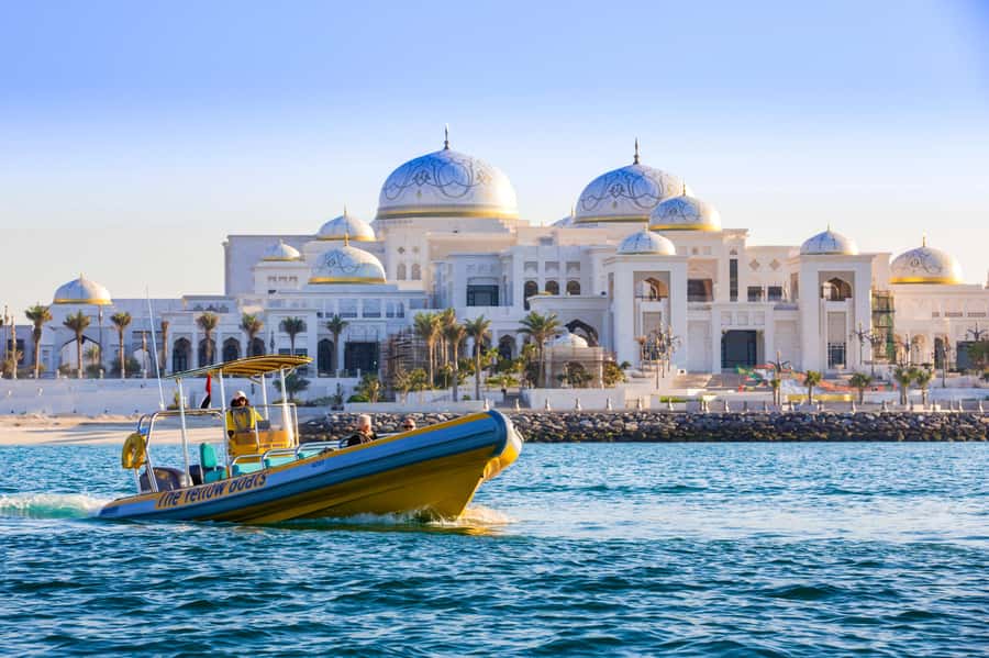 Abu Dhabi: Guided Speedboat Sightseeing Tour - What the speedboat ride actually feels like