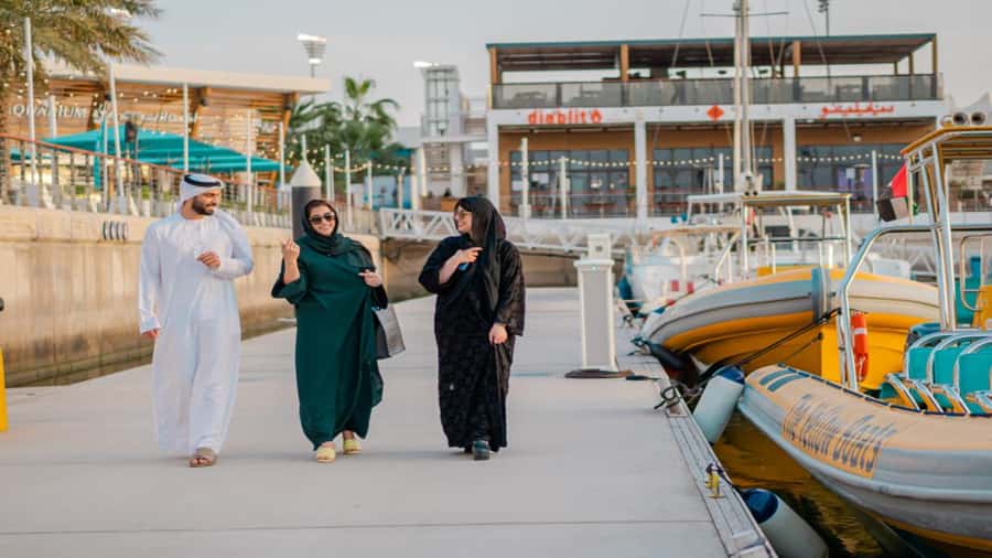 Abu Dhabi: Guided Speedboat Sightseeing Tour - Etihad Towers and Abu Dhabi’s modern skyline