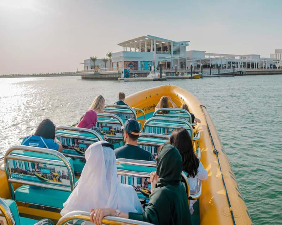 Abu Dhabi: Guided Speedboat Sightseeing Tour - Yas Marina, Ferrari World, and Yas Waterworld
