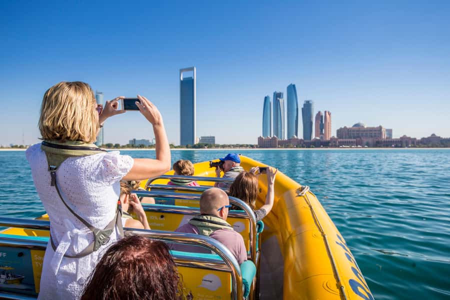 Abu Dhabi: Guided Speedboat Sightseeing Tour - Choosing between the Corniche and Yas Island routes