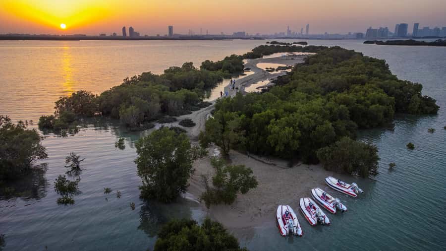 Abu Dhabi: Yas Island Self-Driving Guided Speedboat Tour - Yas Links, Ferrari World, and the best photo angles