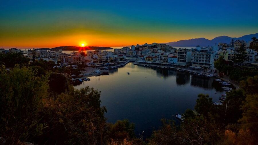 Agios Nikolaos: Motorboat or Speedboat Rental - Your first hour around Agios Nikolaos