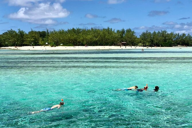 All inclusive SPEEDBOAT FULL DAY to ILE AUX CERF & GRSE WATERFALL - What the $117.11 price really includes