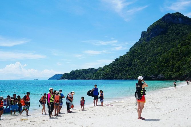 Ang Thong National Marine Park Speedboat Tour from Koh Phangan - Lunch, shade, and a choice of activities