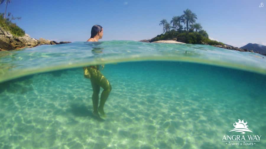 Angra dos Reis: Super Lagoa Azul Speedboat Tour - Ilha de Cataguás, white sand and a gentle opening
