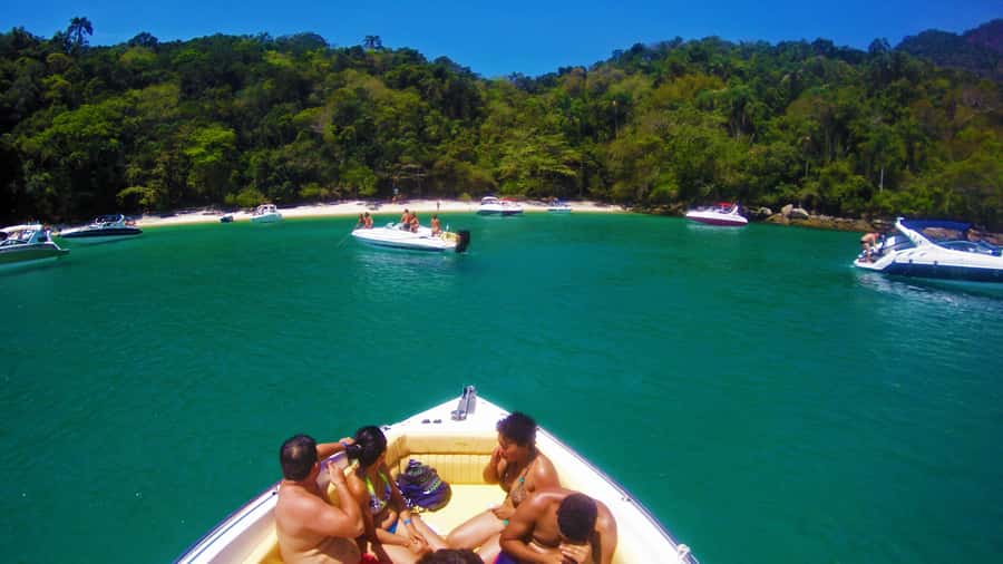 Angra dos Reis: Super Lagoa Azul Speedboat Tour - Flechas Beach and the one-hour lunch break