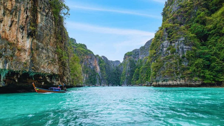Ao Nang: Phi Phi Islands Speedboat or Catamaran Tour One day - Hotel pickup and the run to the islands