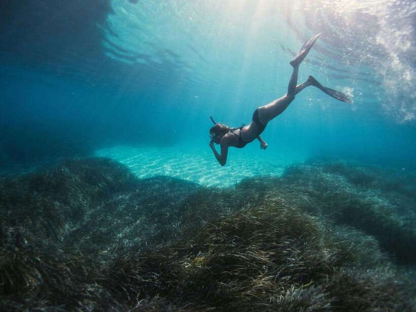 Ao Nang: Premium 4 Islands Snorkeling Tour by Speedboat - Phra Nang Cave Beach starts the island circuit