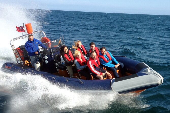 Barcelona Speedboat Coastline Tour - Choosing your seat and preparing for spray