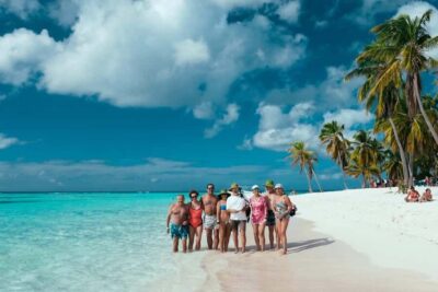Bavaro: Saona Island Speedboat Tour with Open Bar