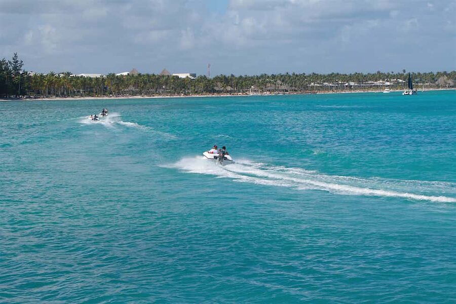 Bávaro: Speed Boat and Snorkeling Trip - The 25-minute natural pool stop