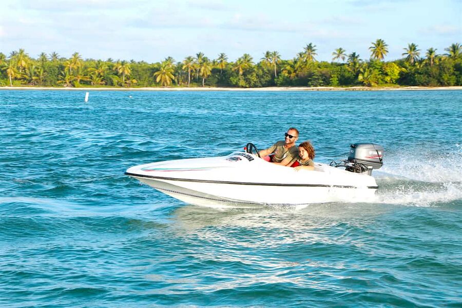 Bávaro: Speed Boat and Snorkeling Trip - Taking the 12-foot boat around Bávaro