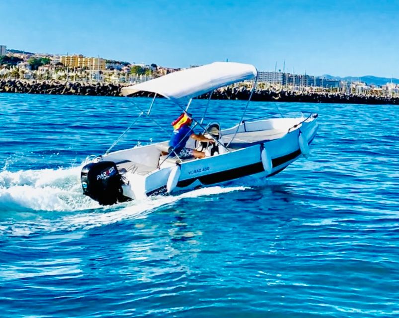 Benalmadena: 6-Seater Speedboat license-free Boat Rental - Why the three-hull trimaran matters