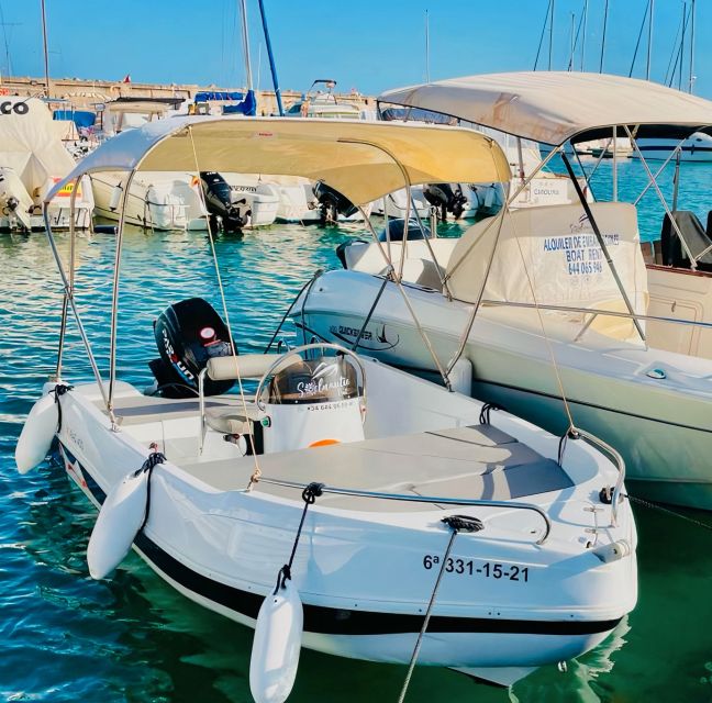 Benalmadena: 6-Seater Speedboat license-free Boat Rental - Equipment that improves a short private rental