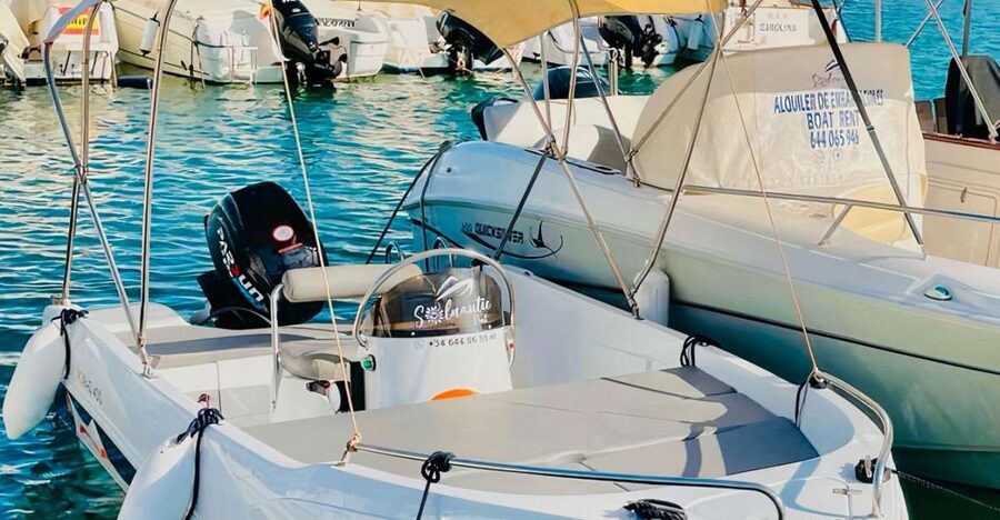 Benalmadena: 6-Seater Speedboat license-free Boat Rental - Who should book this experience