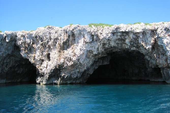 Blue and Green Cave private speed boat tour - Stiniva Cove: a scenic beach with a little more freedom