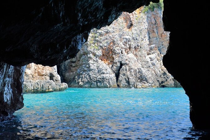Blue Cave 3 hours GROUP tour with modern speedboat - What the skipper adds, and what may be missing