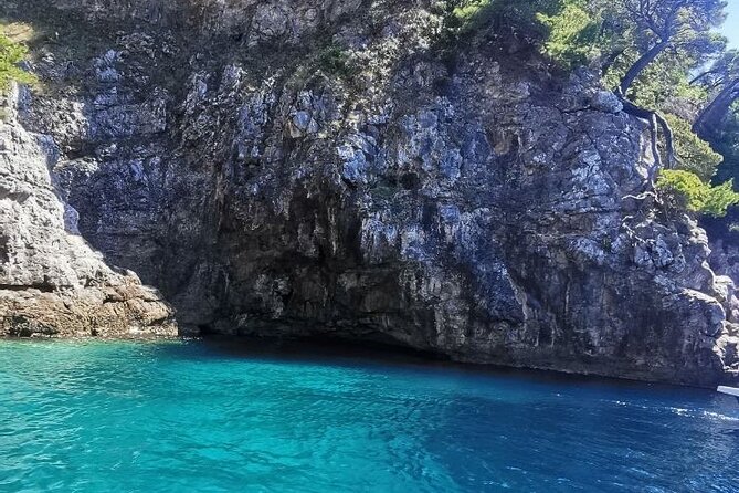 Blue & Green Cave,Sunj beach Small Group Tour with Speedboat - Finding the dock in Lapad