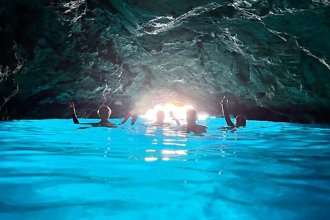 Blue & Green cave,Šunj beach - with drinks small group speedboat - Key things to know before booking
