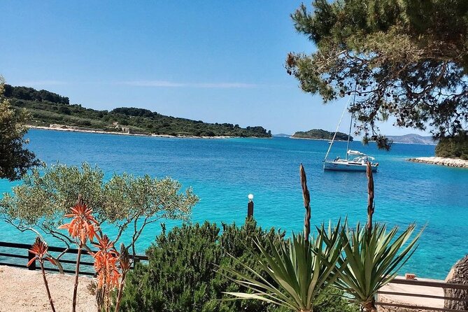 Blue Lagoon and 3 Islands Speedboat Tour from Trogir - Maslinica on Solta Island: a one-hour village pause