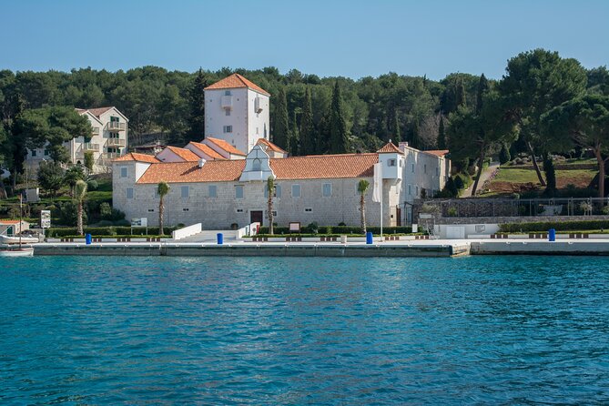 Blue Lagoon and Šolta Island Private Speedboat Tour - Stomorska: the right place for lunch