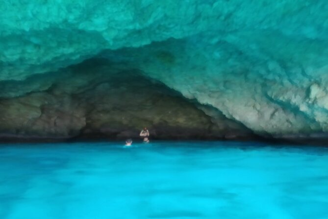Blue Room and Beach Tour Curacao by Speedboat - The biggest risk: changes to the boat and schedule