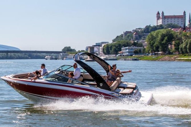 Bratislava by speedboat 1 Hour - Key points at a glance