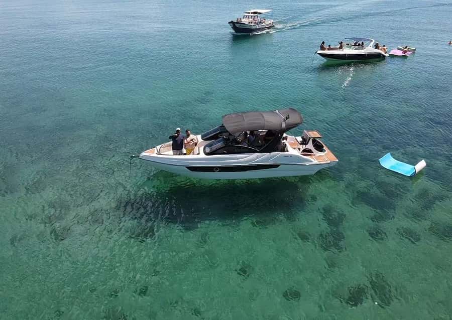 Búzios: Speedboat tour of 2 islands and 11 beaches - Food, Drinks, and the Onboard Barbecue
