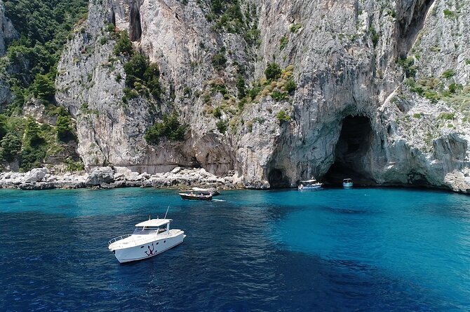 Capri Boat Tour from Sorrento - Speedboat 37ft - Passing beneath the Faraglioni