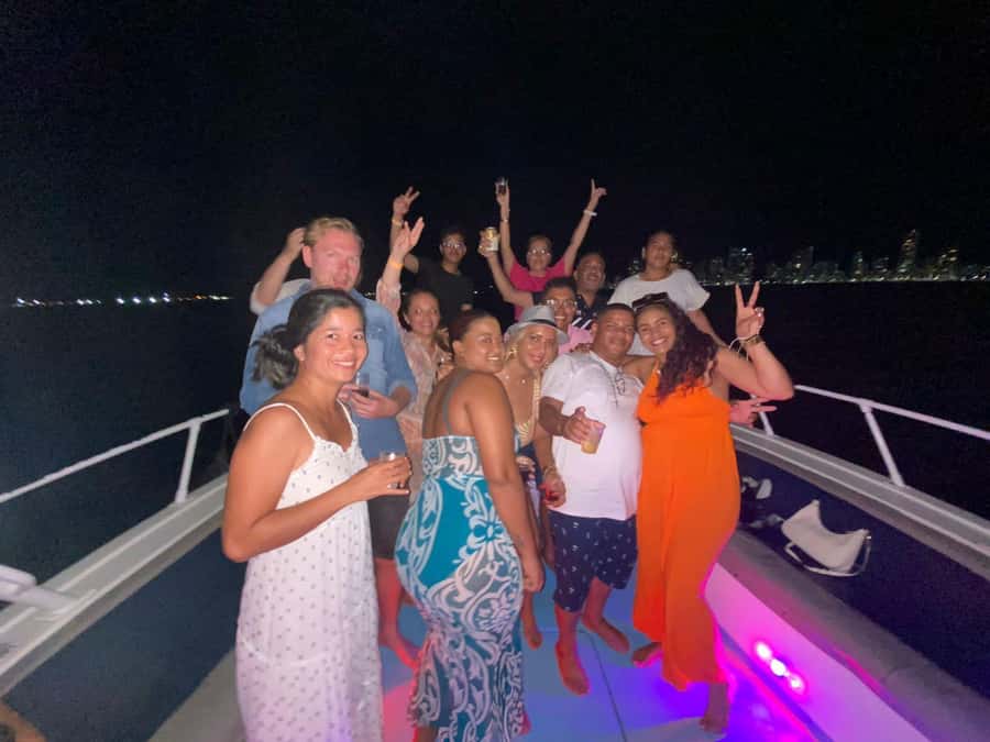 Cartagena: Speed Boat Party on the Bay with open bar - Key points at a glance