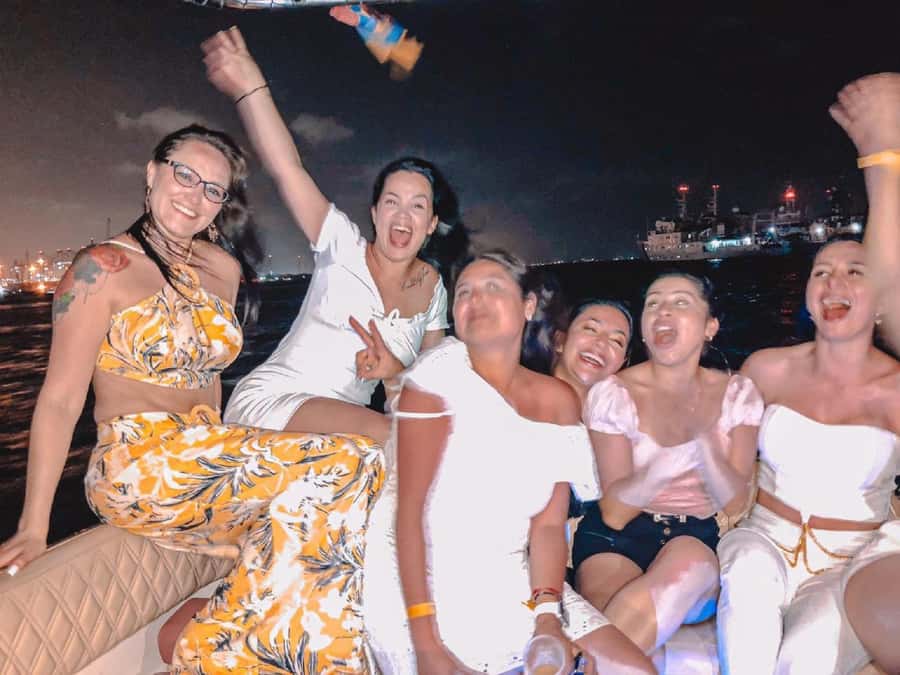 Cartagena: Speed Boat Party on the Bay with open bar - Music, the animator, and the party mood