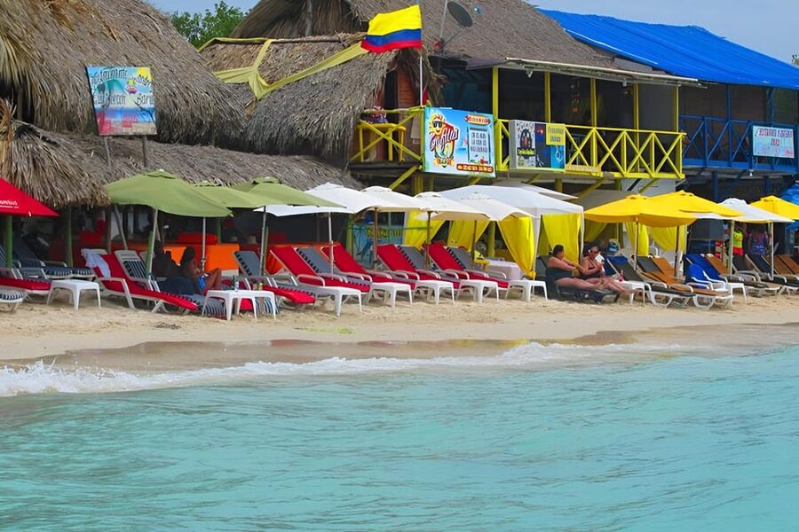 Cartagena: Visit 4 islands in a speedboat + plankton! - Playa Tranquila: Arrival, Lunch, and a Pause