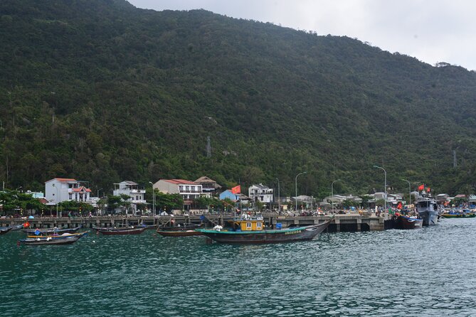 Cham Island Day Tour: Speed Boat, Lunch, Snorkeling & Beach - A large beach lunch and time to swim